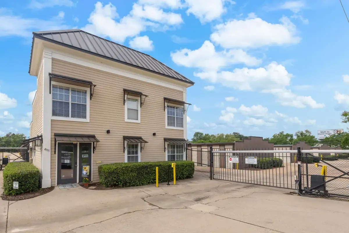 Exterior_20of_20storage_20rental_20office.webp