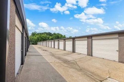 Pull up self storage units